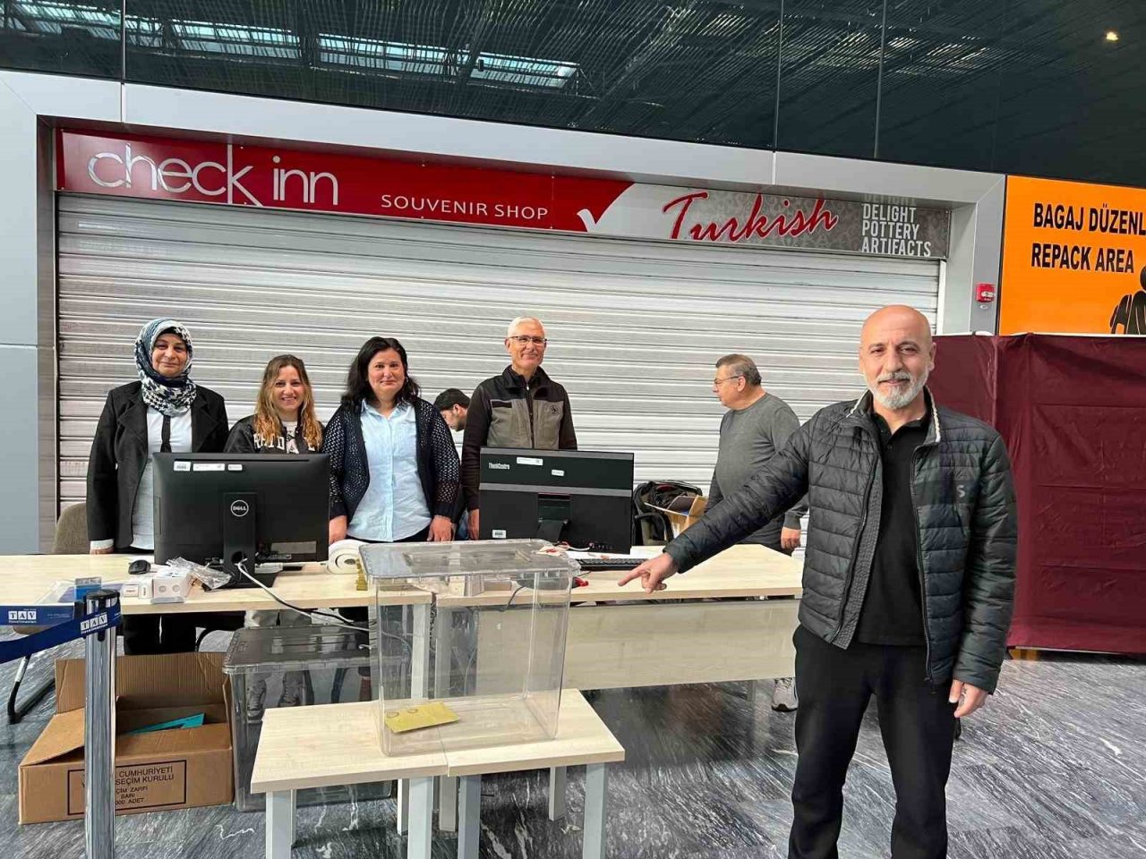 İlk oyu kullanmak için Romanya’dan geldi