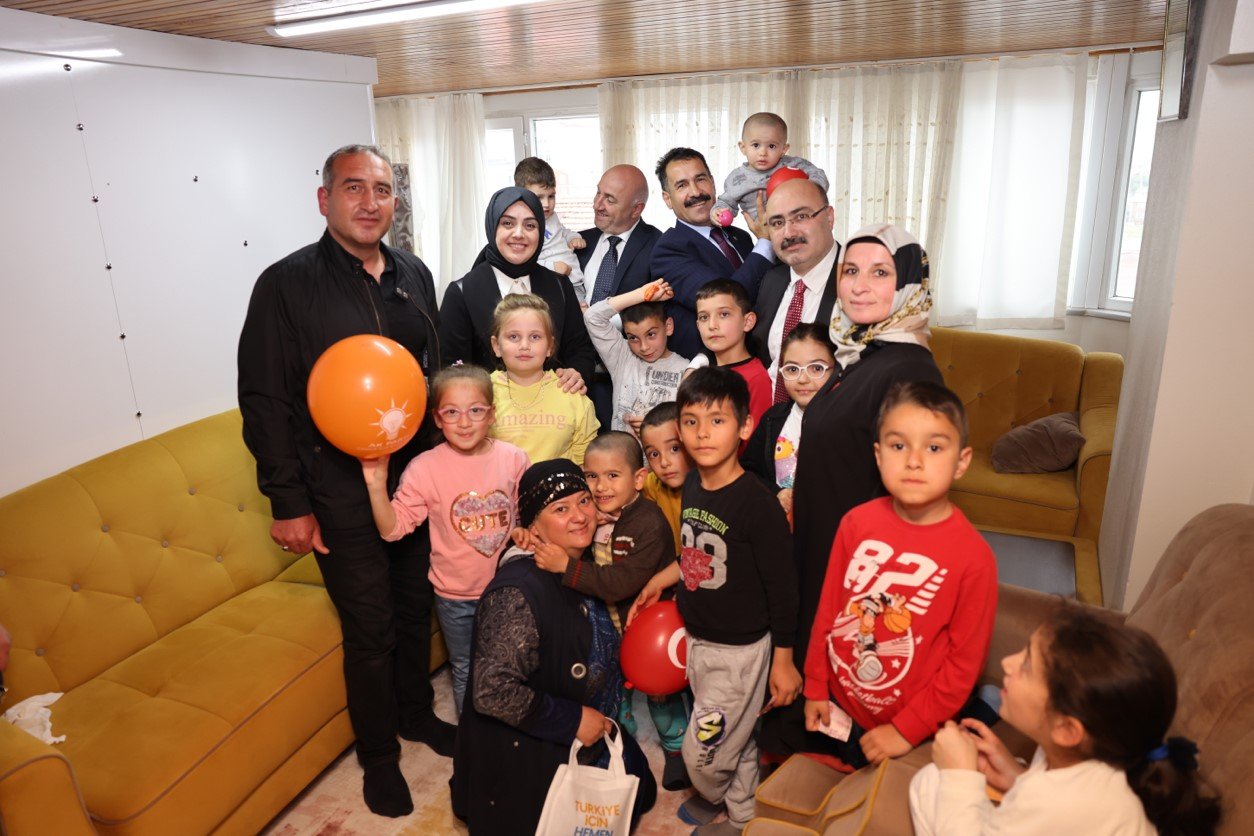 Başkan Bıyık, Türkiye yüzyılı için kapı kapı geziyor