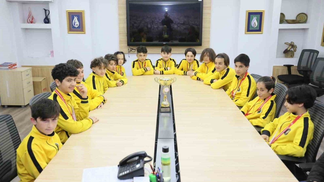 Alparslan Ortaokulu’ndan Kocaeli şampiyonluğu