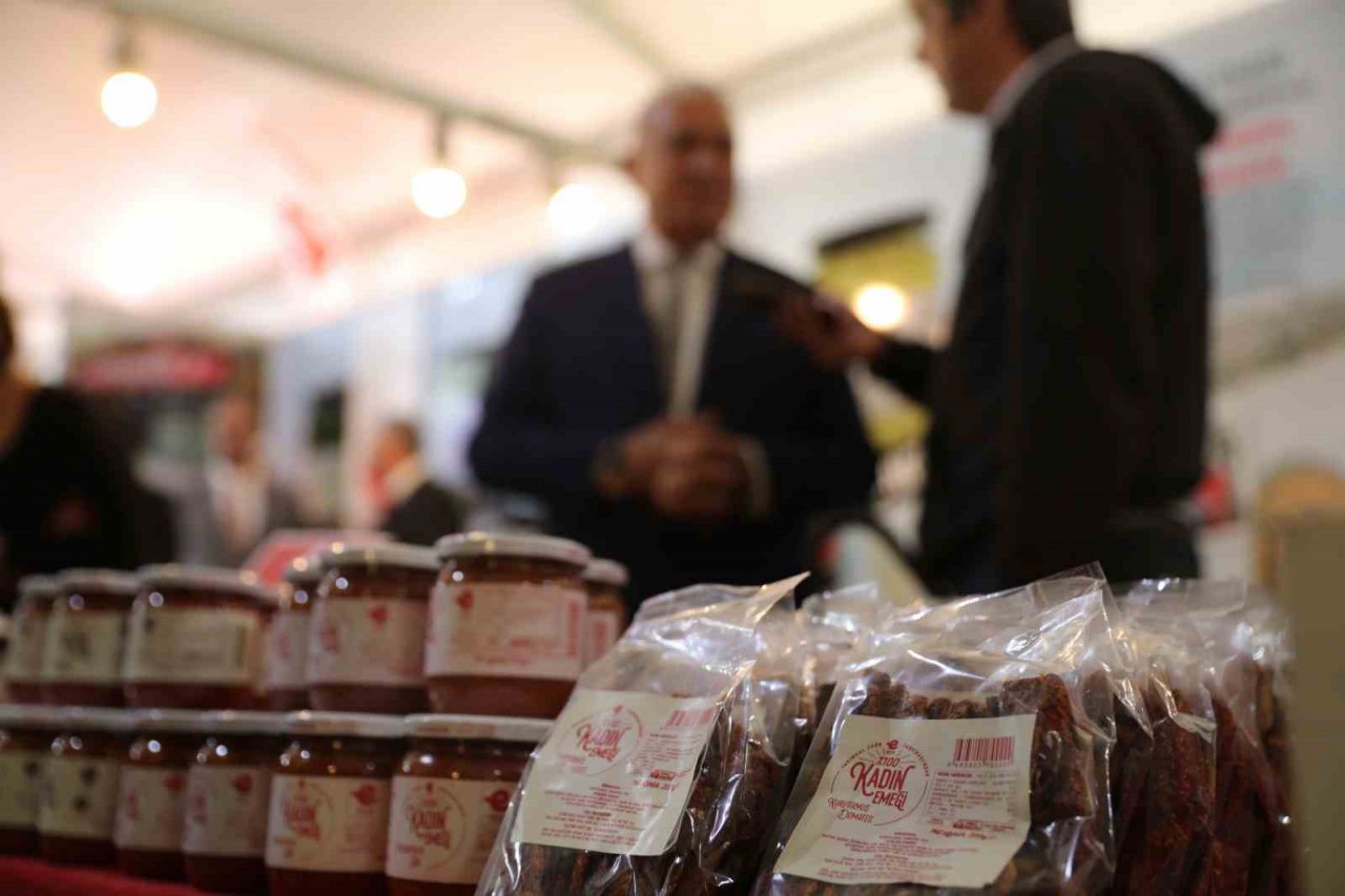 Başkan Atay, Aydın Tarım Fuarı’nda belediyenin ürünlerini tanıttı