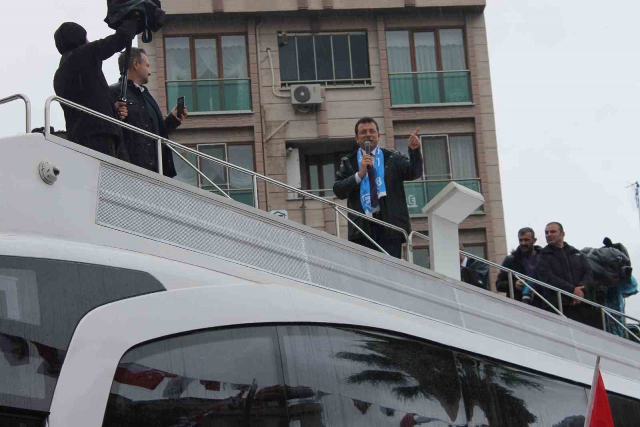 Ekrem İmamoğlu, Biga’da ‘Halk Buluşması’nda vatandaşlara seslendi