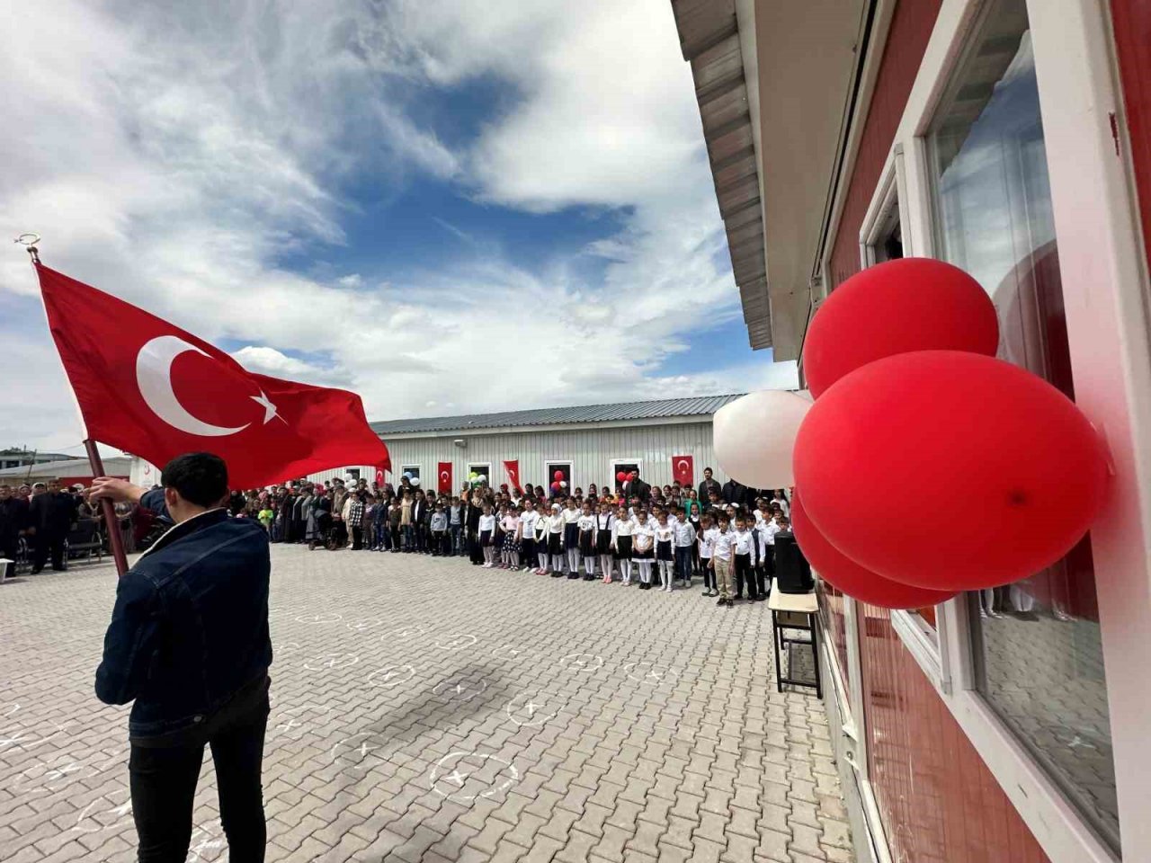 Ahıska Türkü öğrencilerden coşkulu ‘23 Nisan’ kutlaması