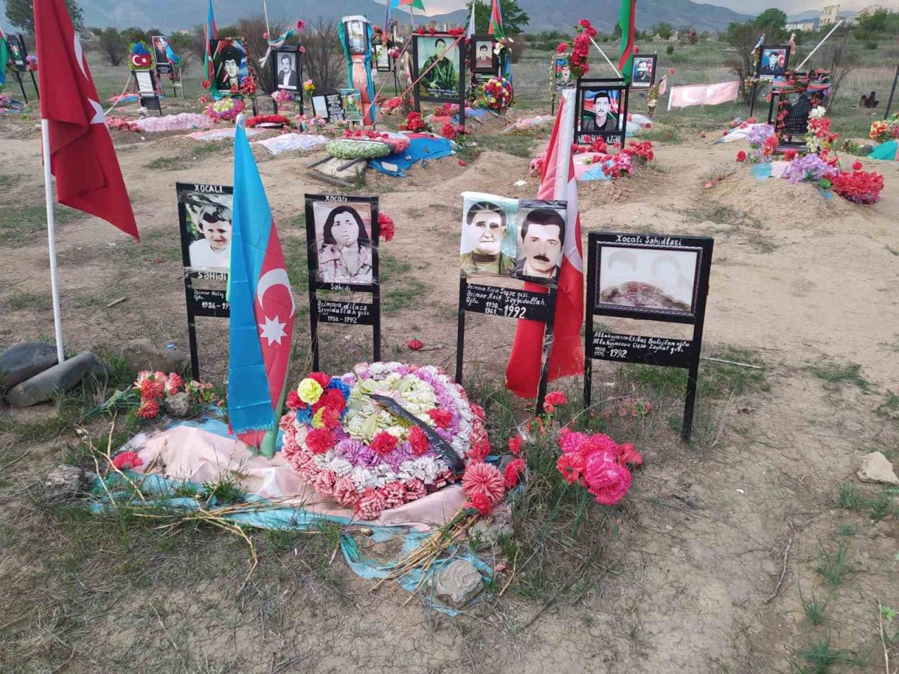 Ermeniler, Karabağ’da bulunan Ağdam Cuma Camii’ne zarar verip ahır olarak kullanmış