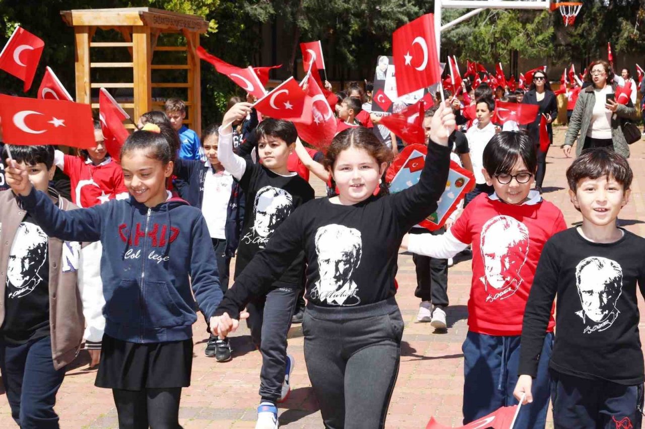 Öğrencilerin oluşturduğu kortej ilgi gördü