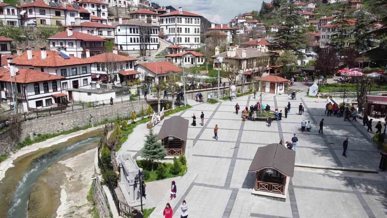 Akşemseddin Hazretleri Türbesine yoğun ilgi