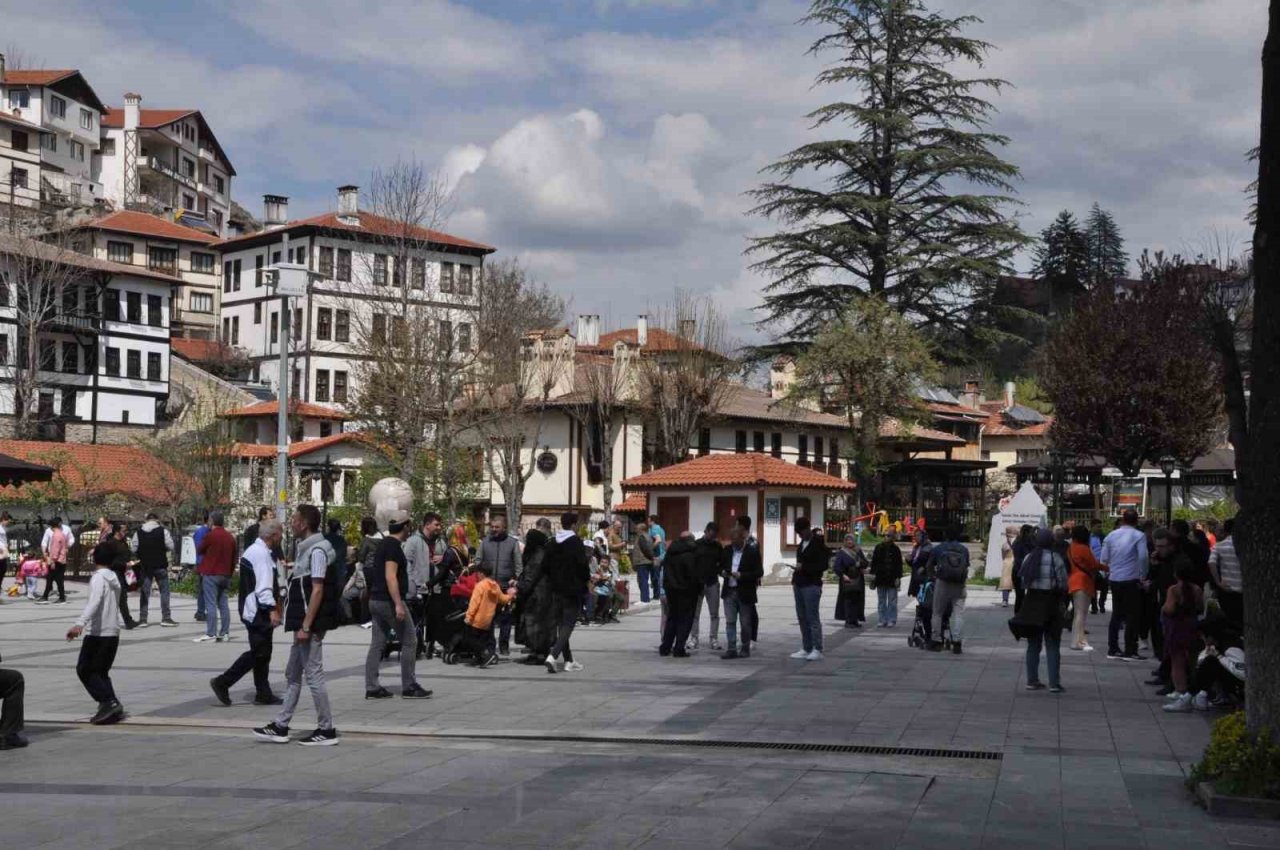 Akşemseddin Hazretleri Türbesine yoğun ilgi