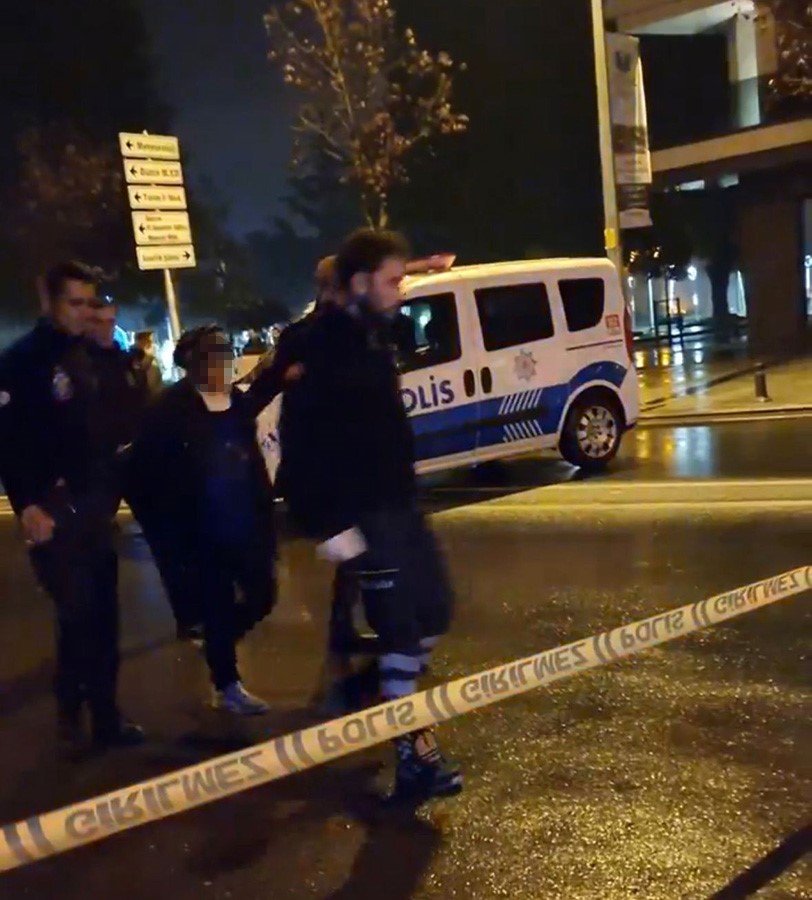 Alkollü kadın pompalı tüfekle dehşet saçtı