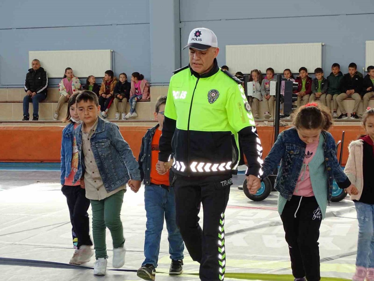 Hisarcık’ta öğrencilere uygulamalı ve teorik trafik eğitimi