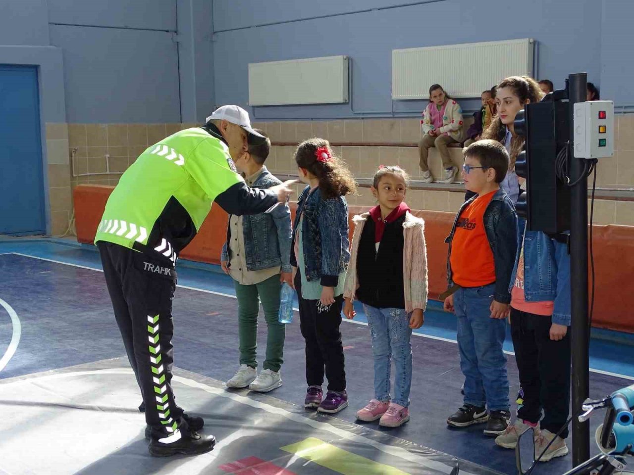 Hisarcık’ta öğrencilere uygulamalı ve teorik trafik eğitimi