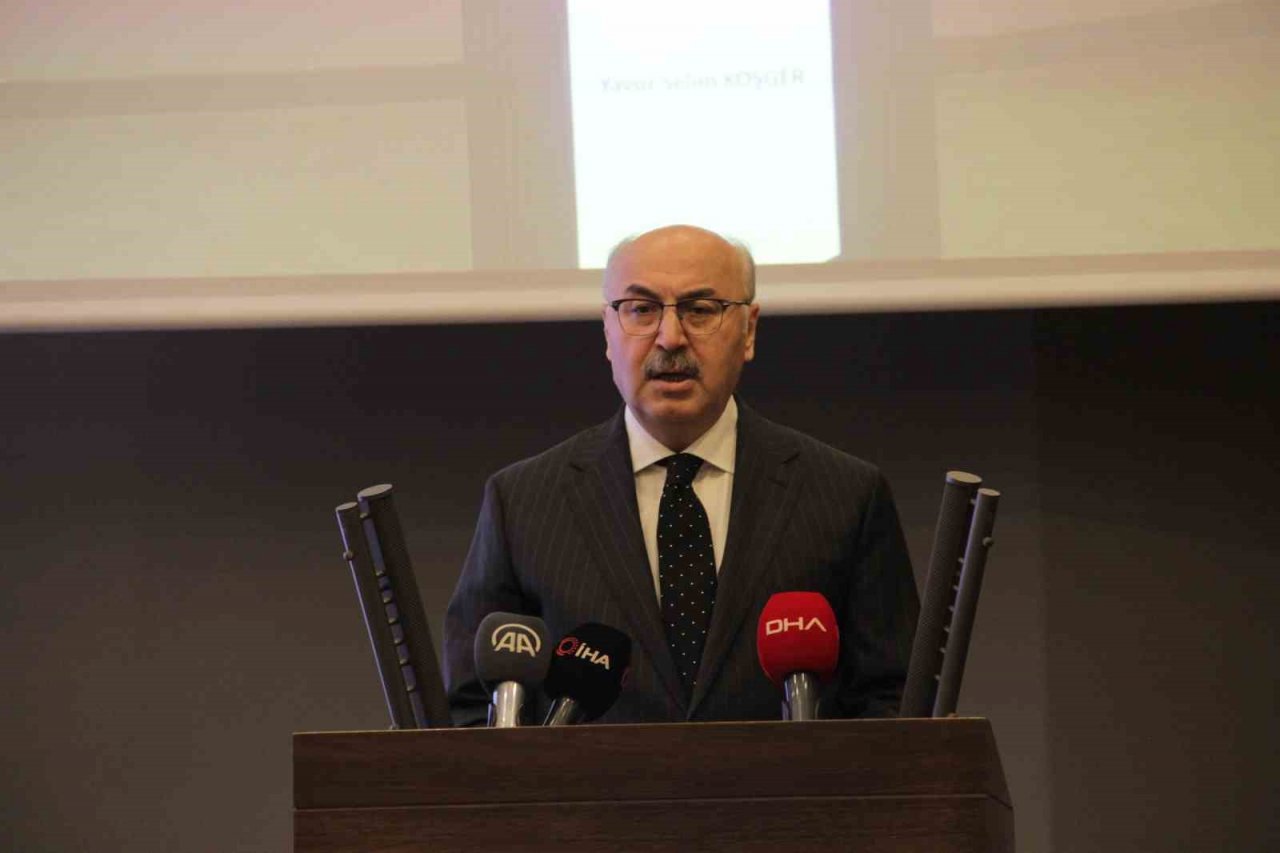 AK Parti Genel Başkan Vekili Binali Yıldırım, İZTO’da toplantıya katıldı