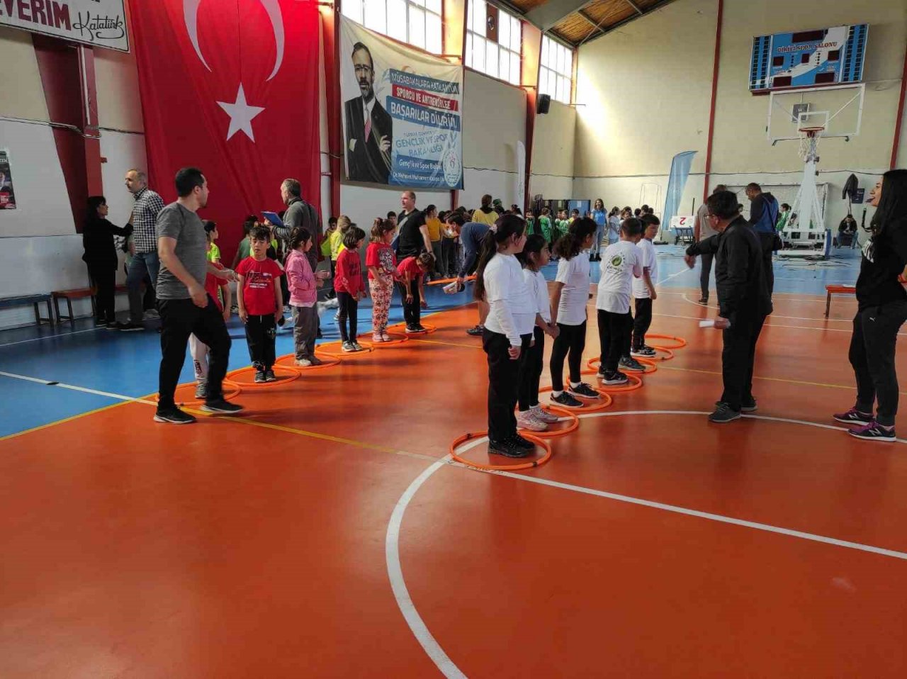 Dikili’de çocuklar yarıştı