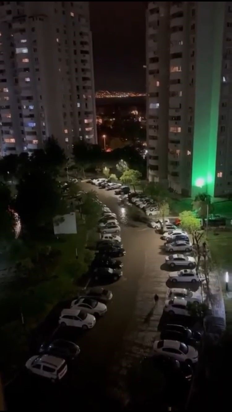 İzmir’de akşam saatlerinde ürküten siren sesleri: Rögarlar taştı, site yönetimi siren çaldı