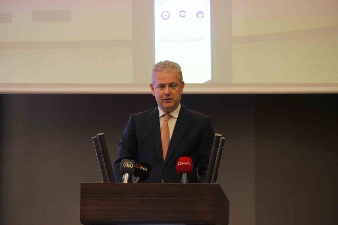 AK Parti Genel Başkan Vekili Binali Yıldırım, İZTO’da toplantıya katıldı