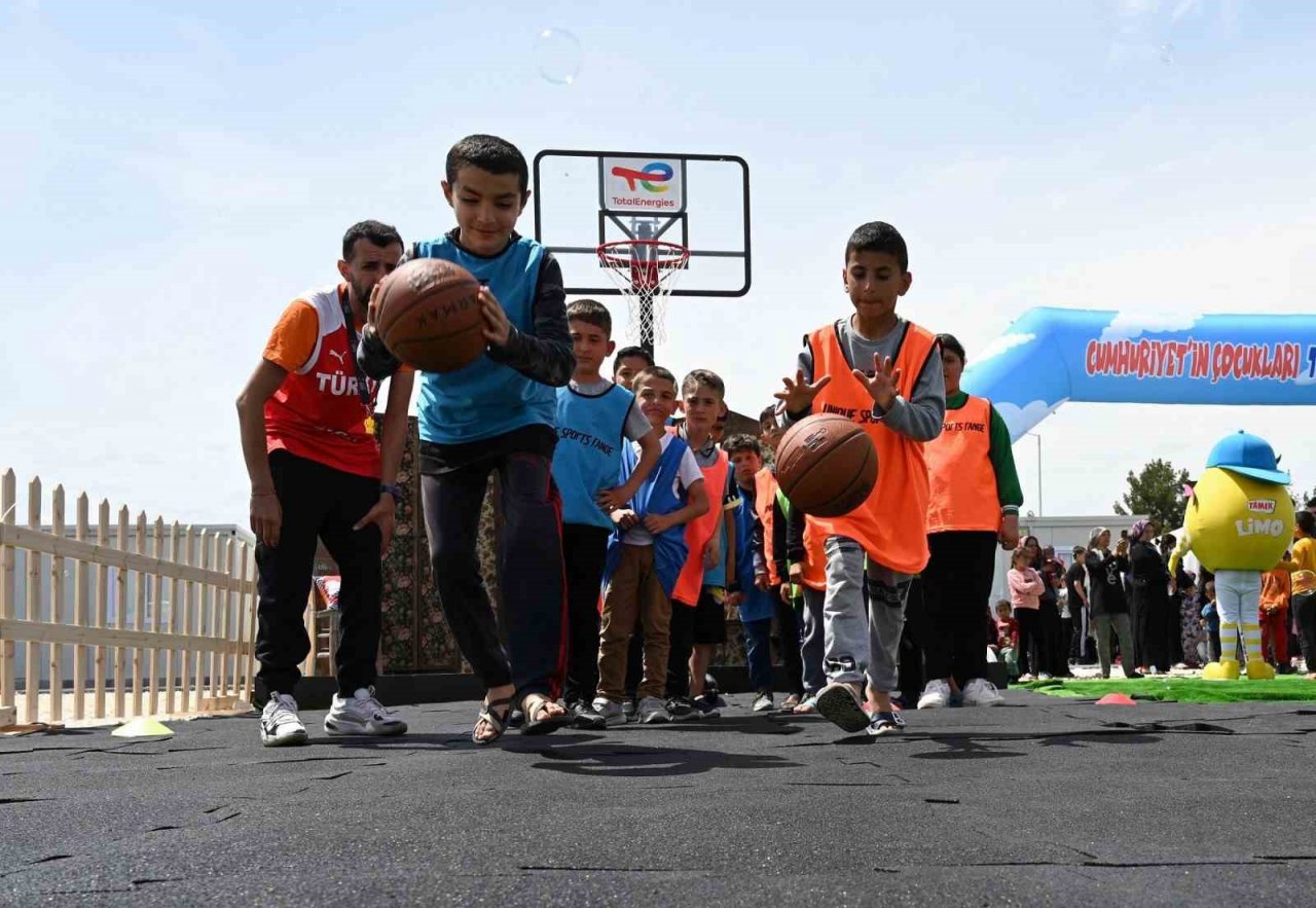 Eğitici aktivitelerle donatılmış gezici tırı deprem bölgesinde çocuklar ve gençlerle buluşacak