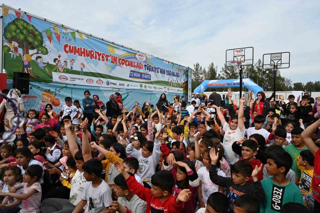 Eğitici aktivitelerle donatılmış gezici tırı deprem bölgesinde çocuklar ve gençlerle buluşacak
