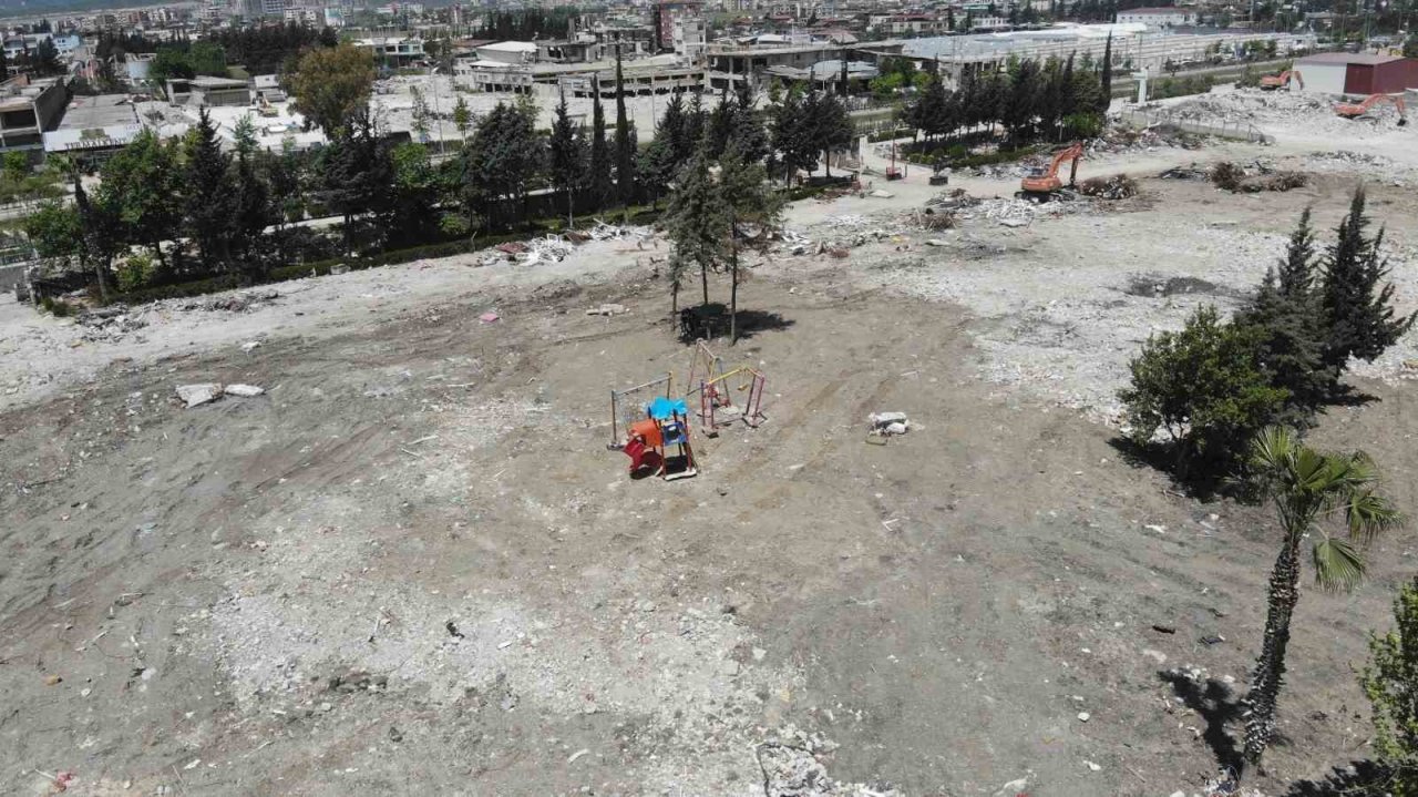 600 konutlardan geriye oyun parkı kaldı