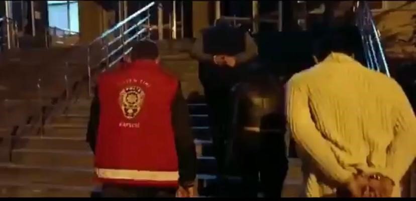 Şüpheli araçtan ruhsatsız tabanca ve uyuşturucu çıktı