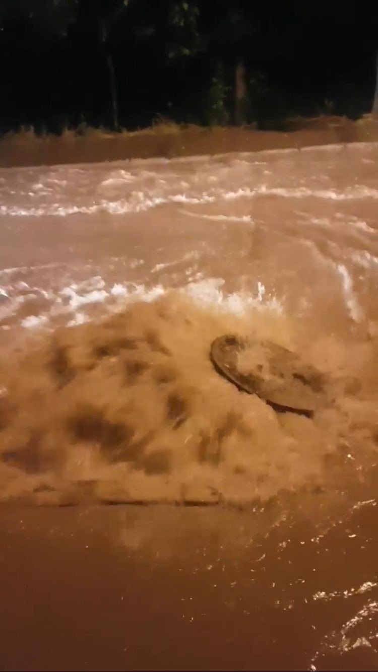 İzmir’de akşam saatlerinde ürküten siren sesleri: Rögarlar taştı, site yönetimi siren çaldı