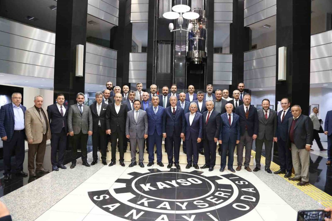 Bakan Akar: "Cumhurbaşkanımızın savunma sanayiine olan ısrarı bütün sistemi hareketlendirdi”