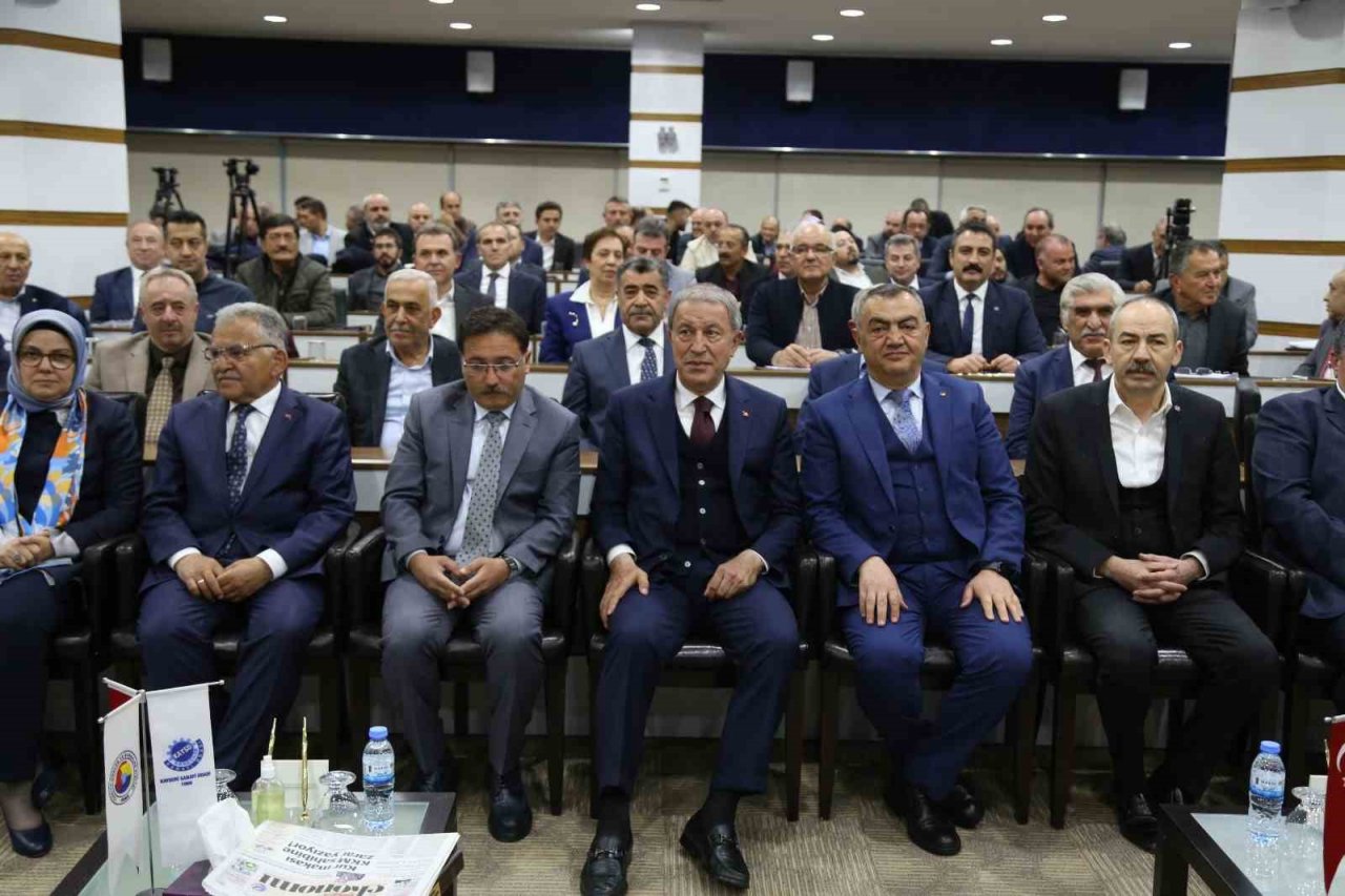 Bakan Akar: "Cumhurbaşkanımızın savunma sanayiine olan ısrarı bütün sistemi hareketlendirdi”
