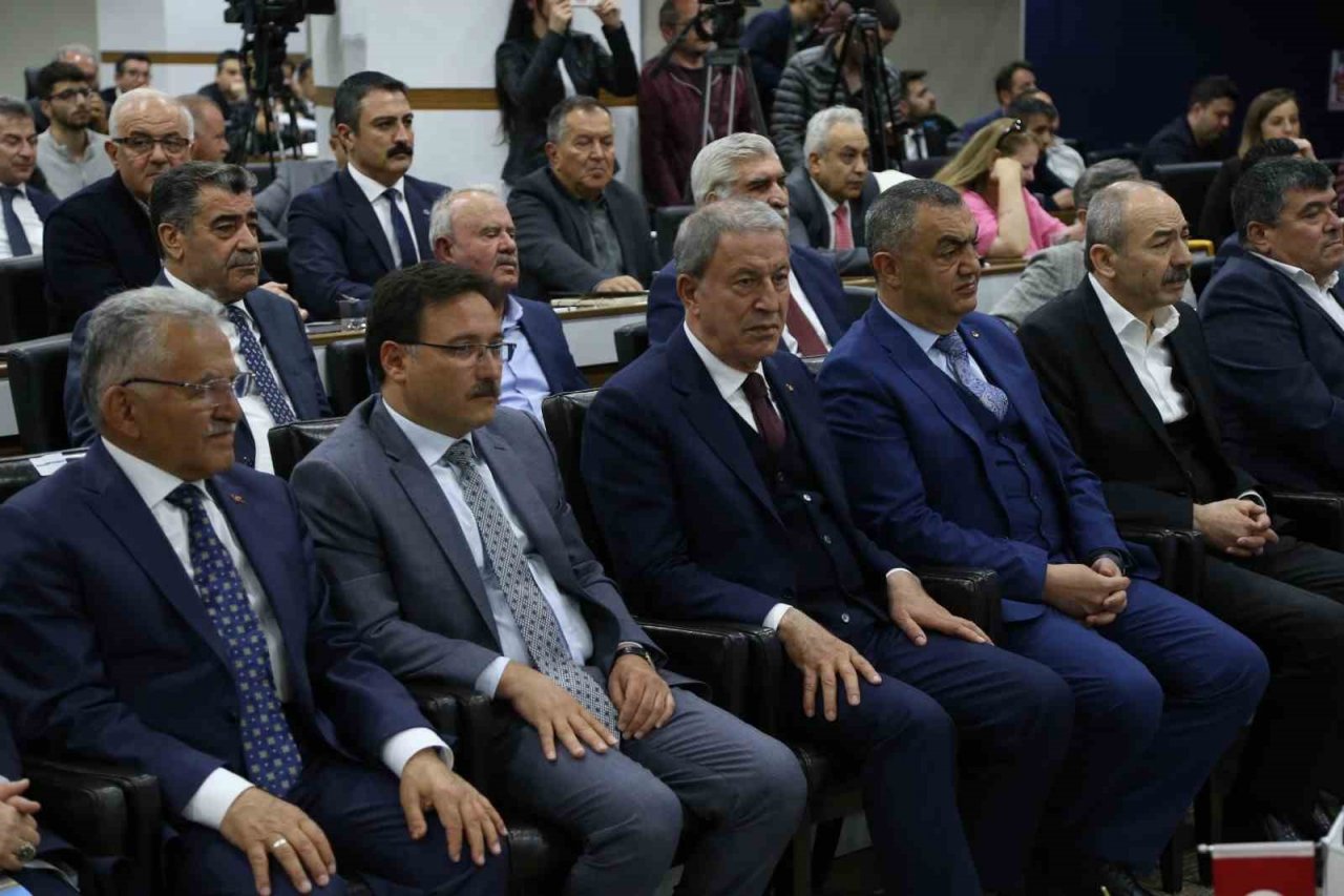 Bakan Akar: "Cumhurbaşkanımızın savunma sanayiine olan ısrarı bütün sistemi hareketlendirdi”