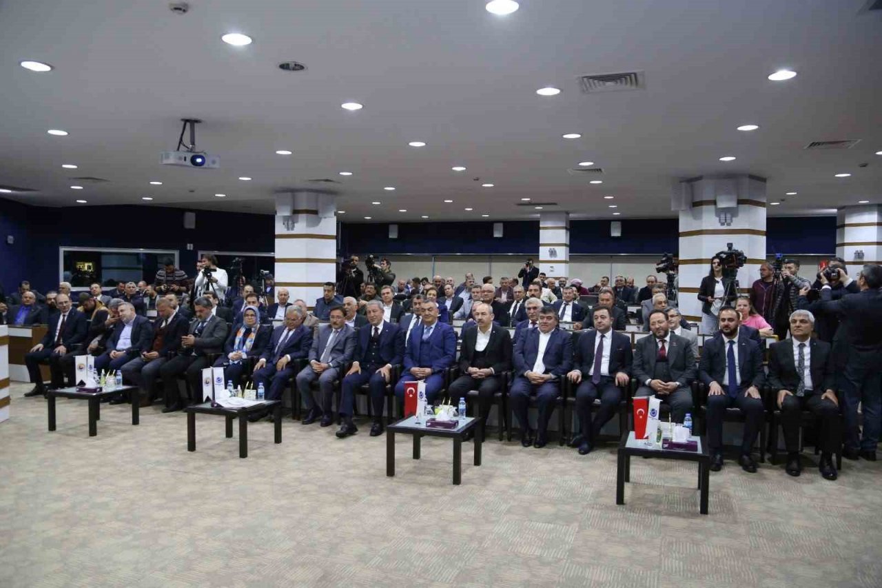 Bakan Akar: "Cumhurbaşkanımızın savunma sanayiine olan ısrarı bütün sistemi hareketlendirdi”