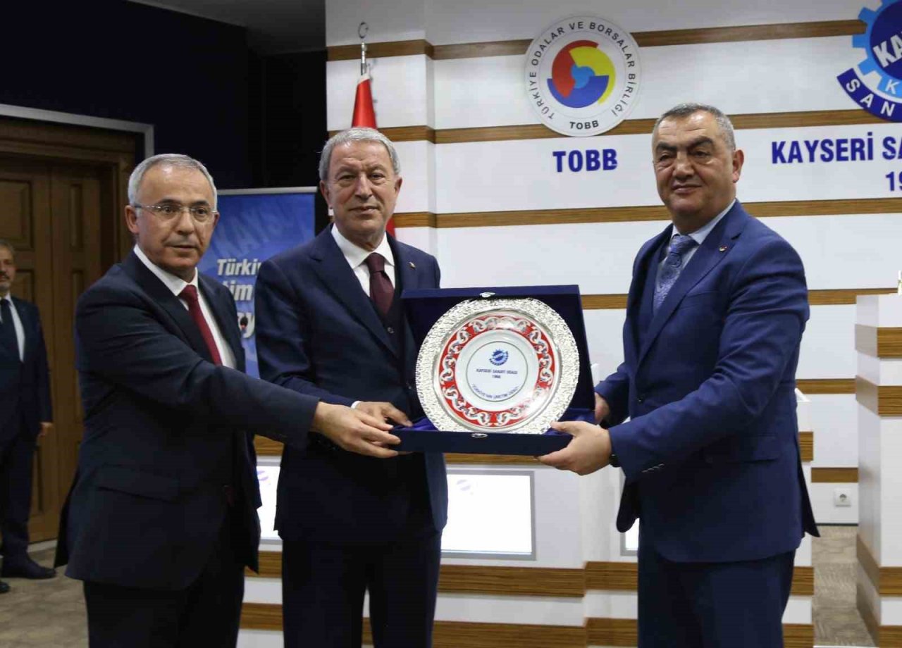 Bakan Akar: "Cumhurbaşkanımızın savunma sanayiine olan ısrarı bütün sistemi hareketlendirdi”