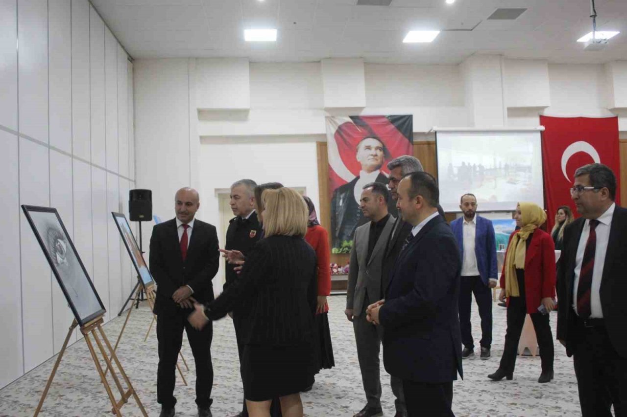 Nevşehir’de ’Bir el de sen uzat’ konulu resim sergisi açıldı