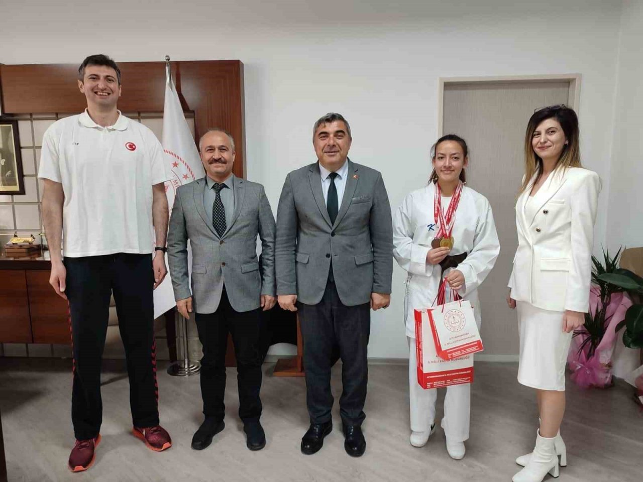 Karate bölge üçüncüsünden Müdür Sünnetci’ye ziyaret