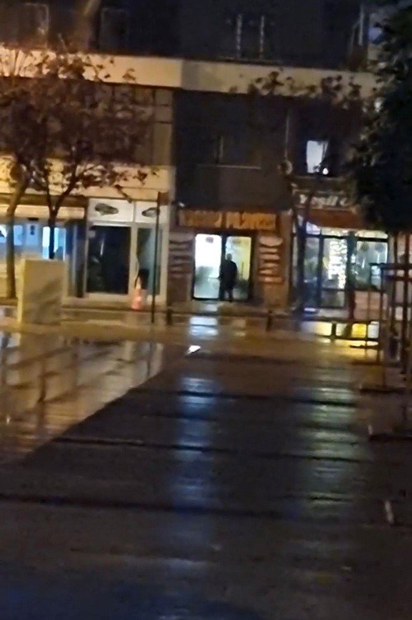 Alkollü kadın pompalı tüfekle dehşet saçtı