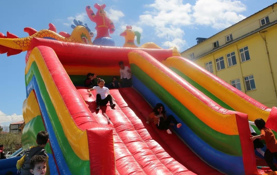 ’Polislerle Macera Adası’ projesiyle okullar balon park ile neşelenecek