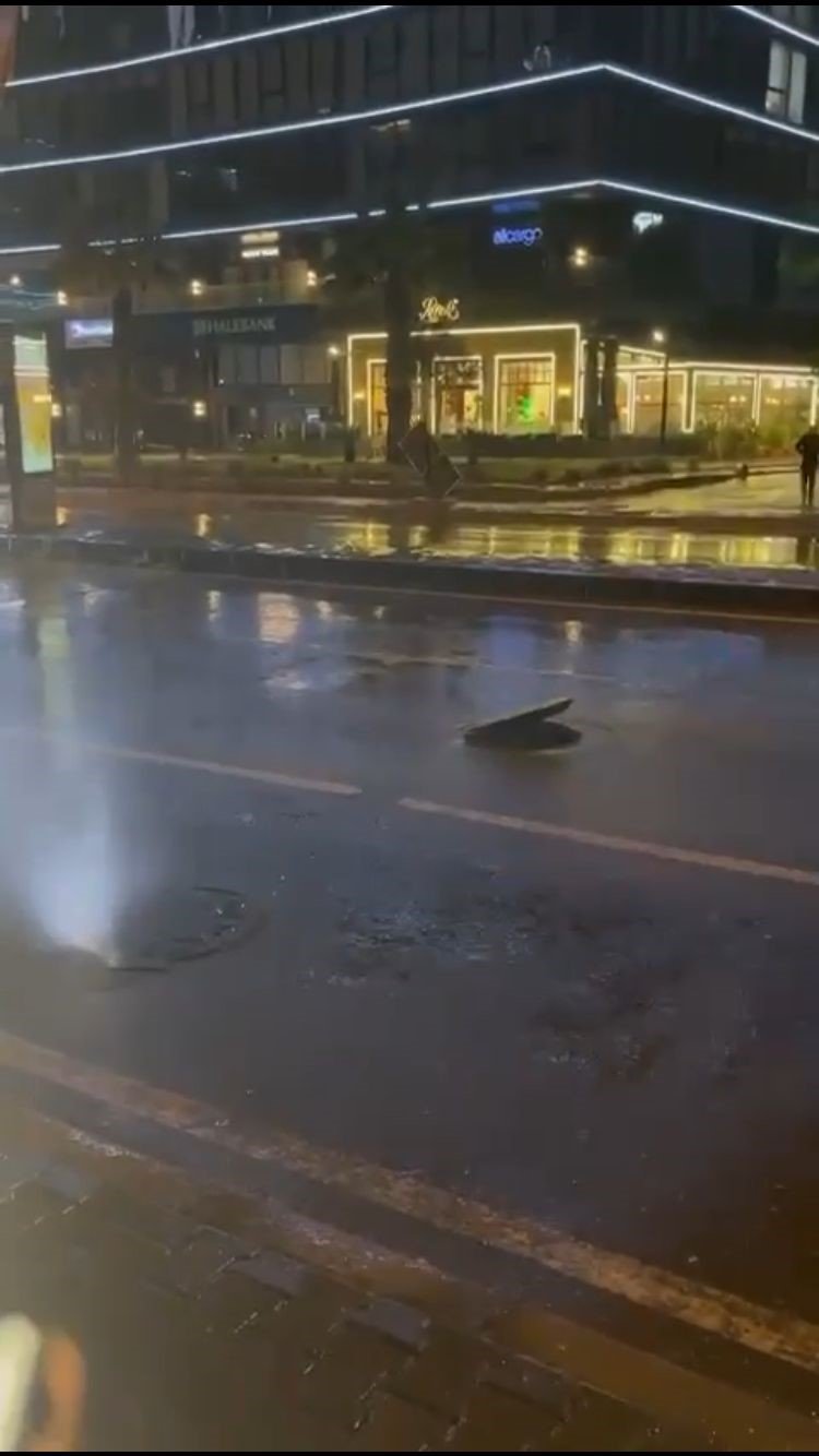 İzmir’de akşam saatlerinde ürküten siren sesleri: Rögarlar taştı, site yönetimi siren çaldı