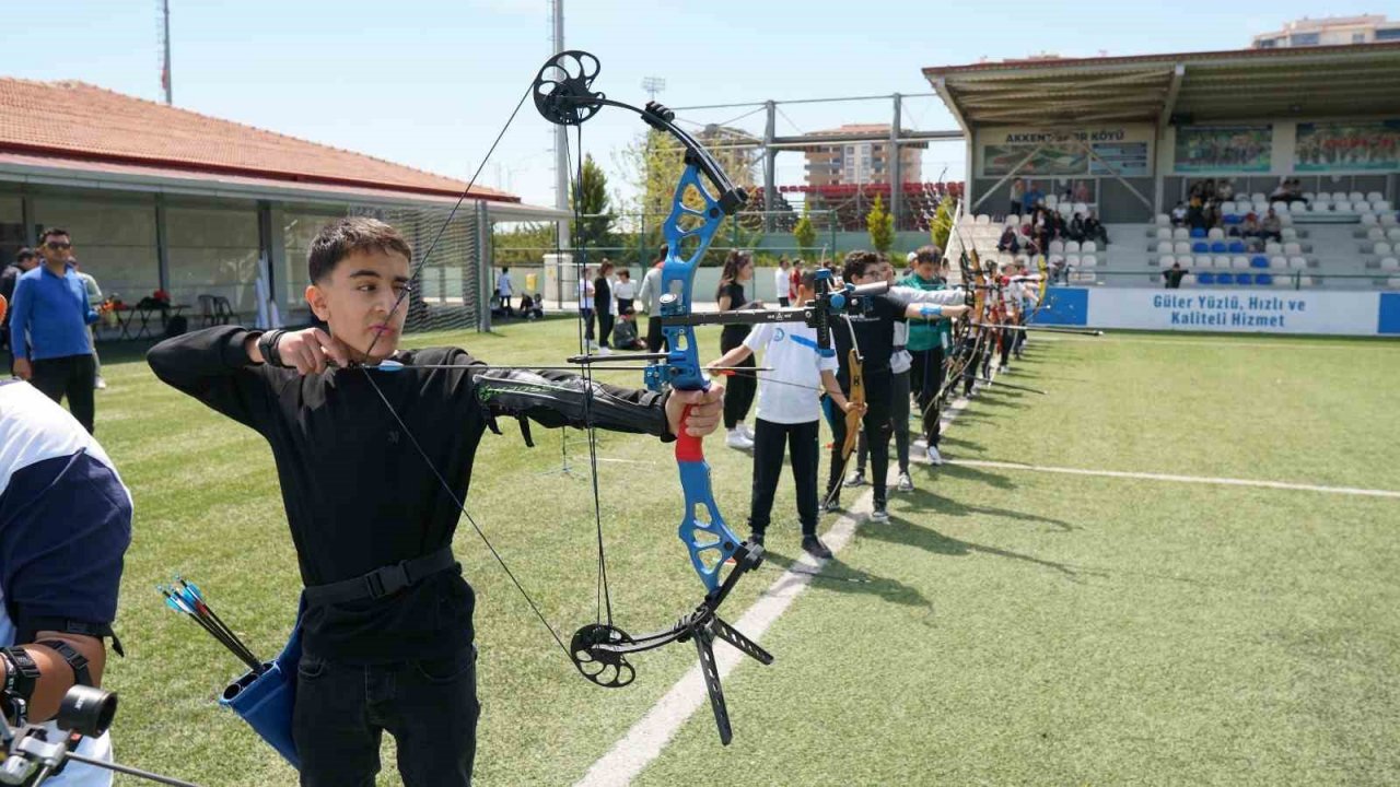 Şahinbey’de okçuluk turnuvası düzenledi