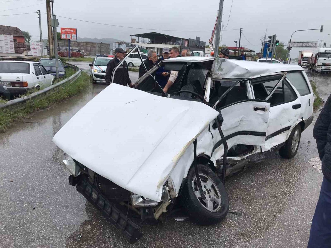 D-100’de tır ile otomobil çarpıştı: 1 yaralı