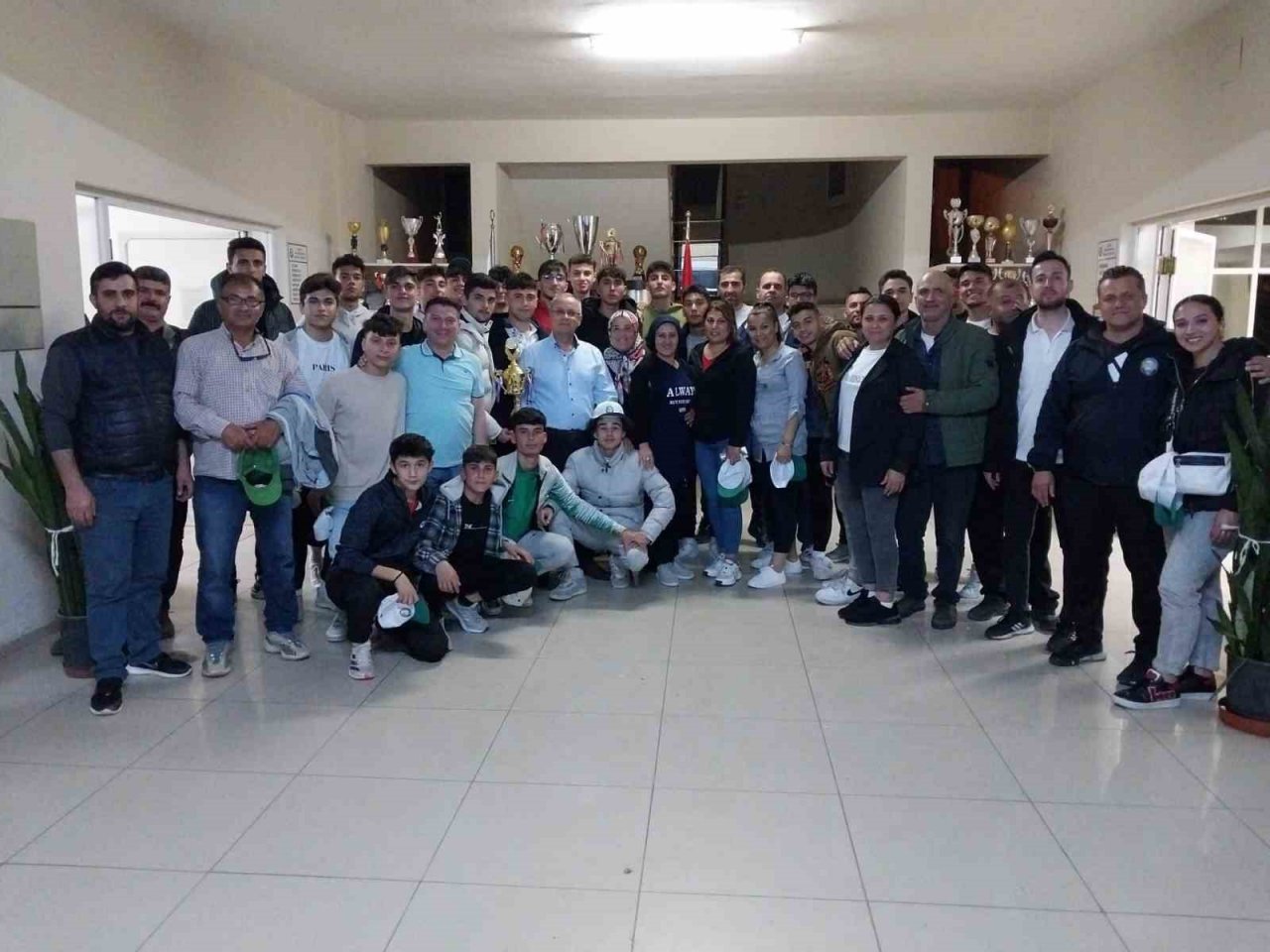 Başkan Kayda, genç şampiyonları ağırladı