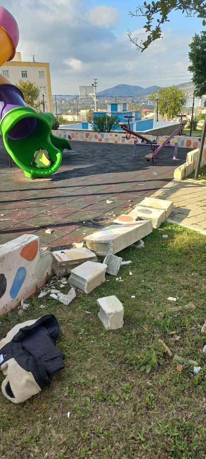 Adana Kozan’da şehidin ismini taşıyan parka zarar verdiler