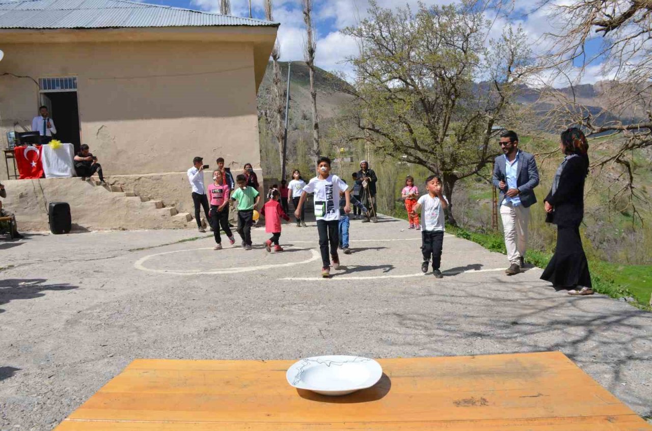 Beytüşşebap’ın dağ okullarında ata oyunlarıyla bahar şenlikleri düzenleniyor