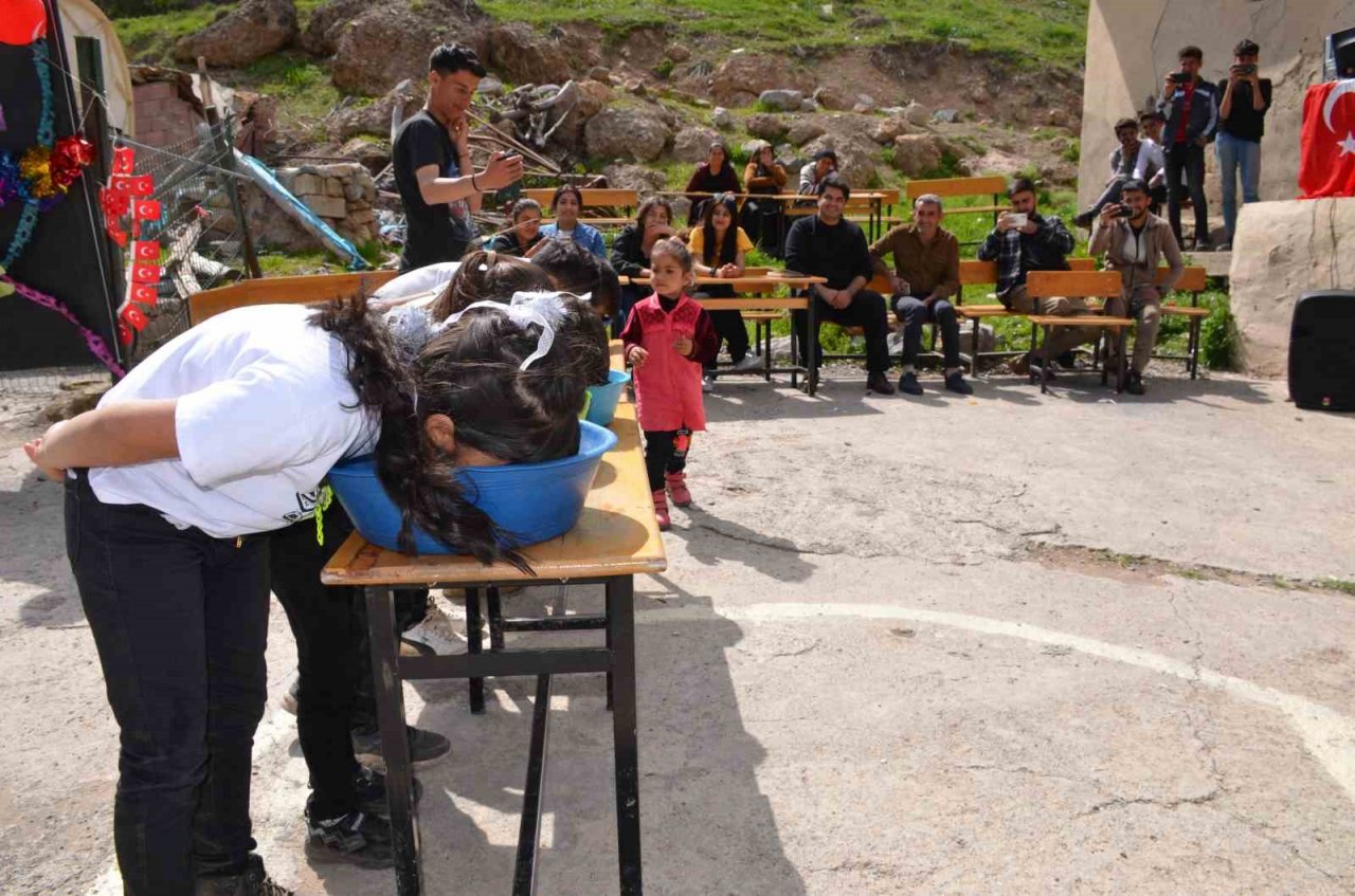 Beytüşşebap’ın dağ okullarında ata oyunlarıyla bahar şenlikleri düzenleniyor