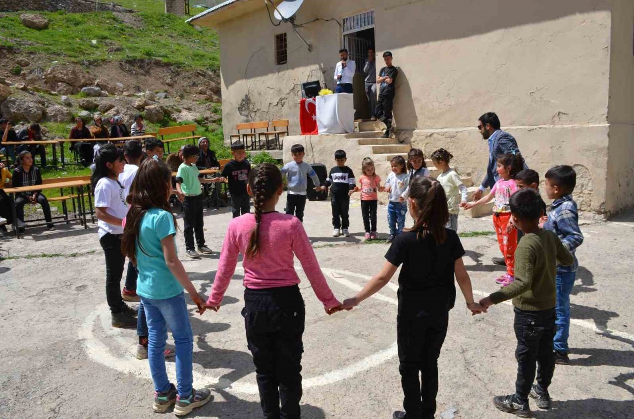 Beytüşşebap’ın dağ okullarında ata oyunlarıyla bahar şenlikleri düzenleniyor