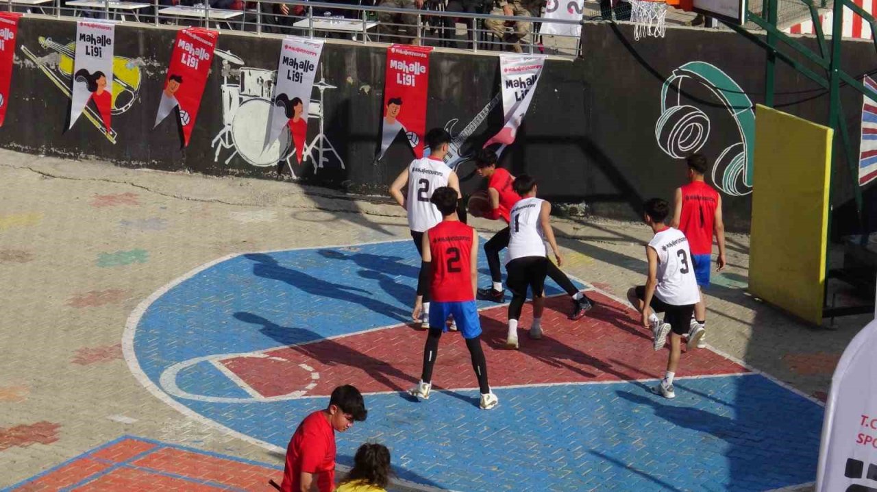 Silopi’de 300 sporcunun katıldığı ’Mahalle Ligi’ başladı