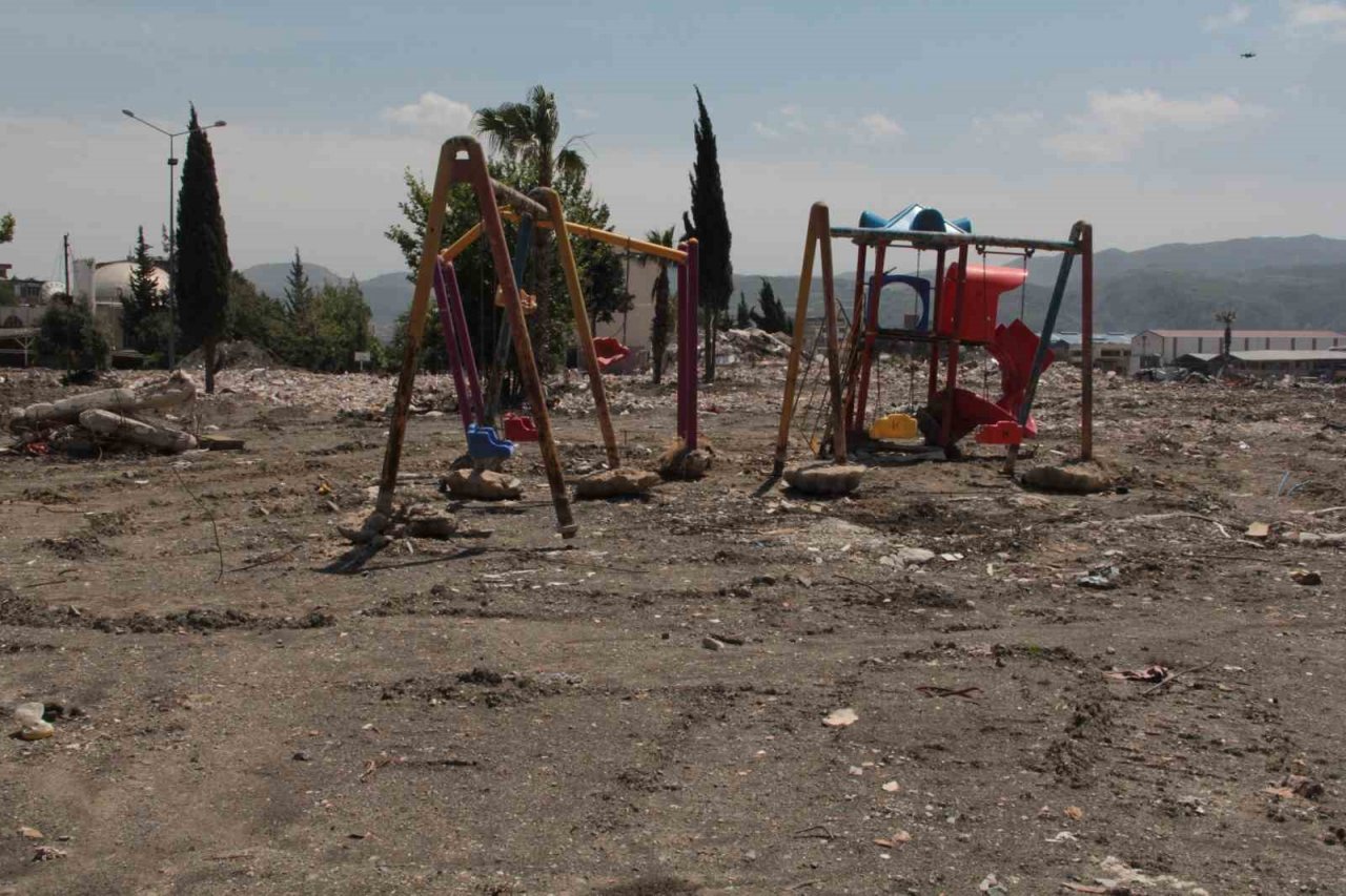 600 konutlardan geriye oyun parkı kaldı