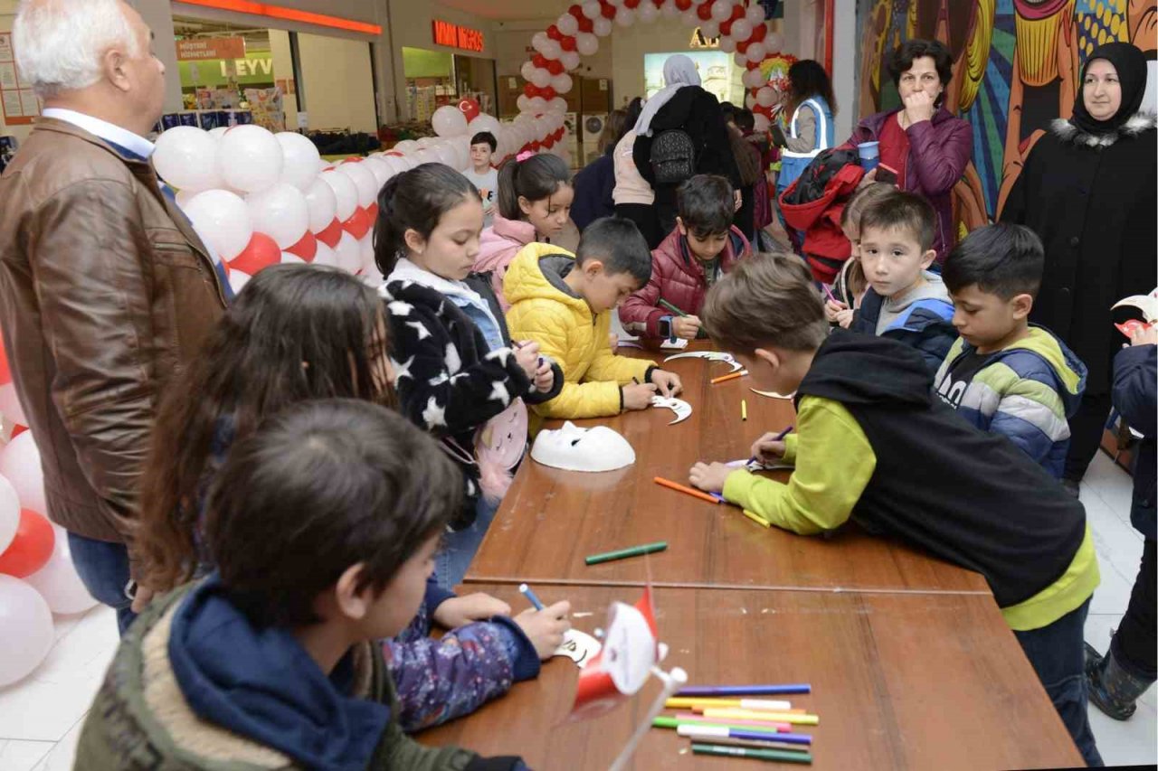 Isparta Belediyesi tarafından düzenlenen çocuk festivali başladı