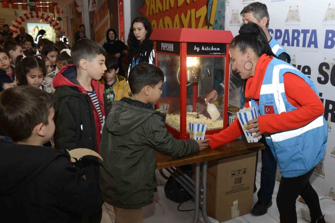 Isparta Belediyesi tarafından düzenlenen çocuk festivali başladı