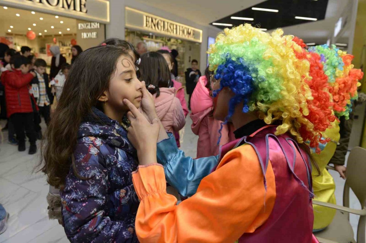 Isparta Belediyesi tarafından düzenlenen çocuk festivali başladı