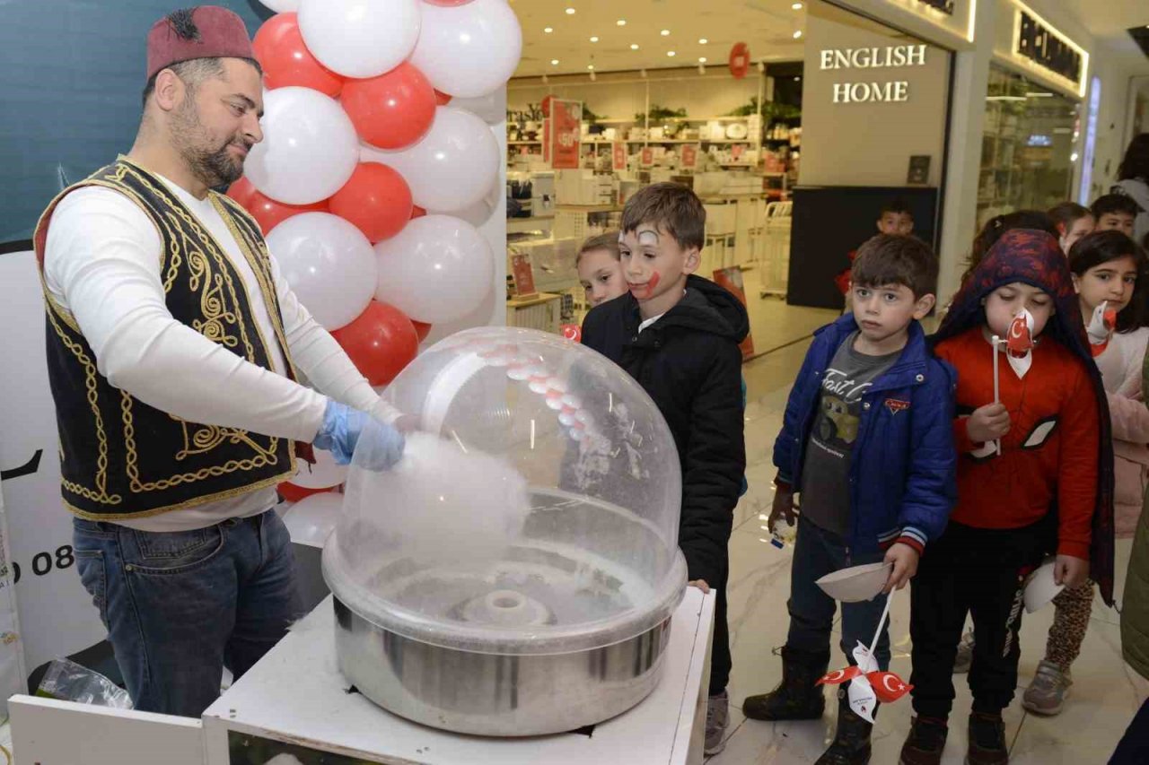 Isparta Belediyesi tarafından düzenlenen çocuk festivali başladı