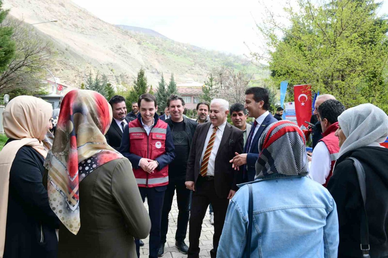 Çatak’ta çiftçilere hibe destekli makine ve ekipman dağıtıldı