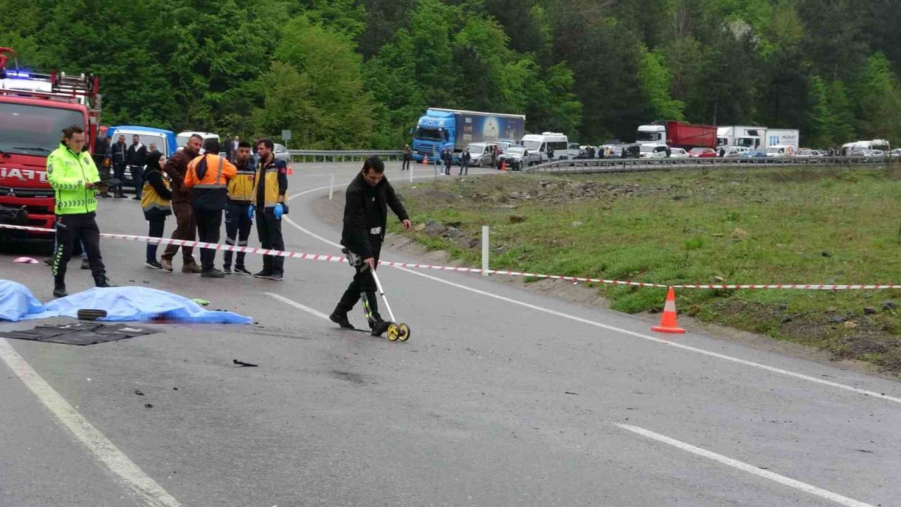 Tofaş hurdaya döndü: 3 ölü, 1 yaralı