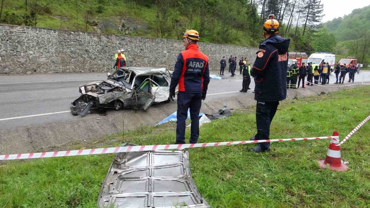Tofaş hurdaya döndü: 3 ölü, 1 yaralı