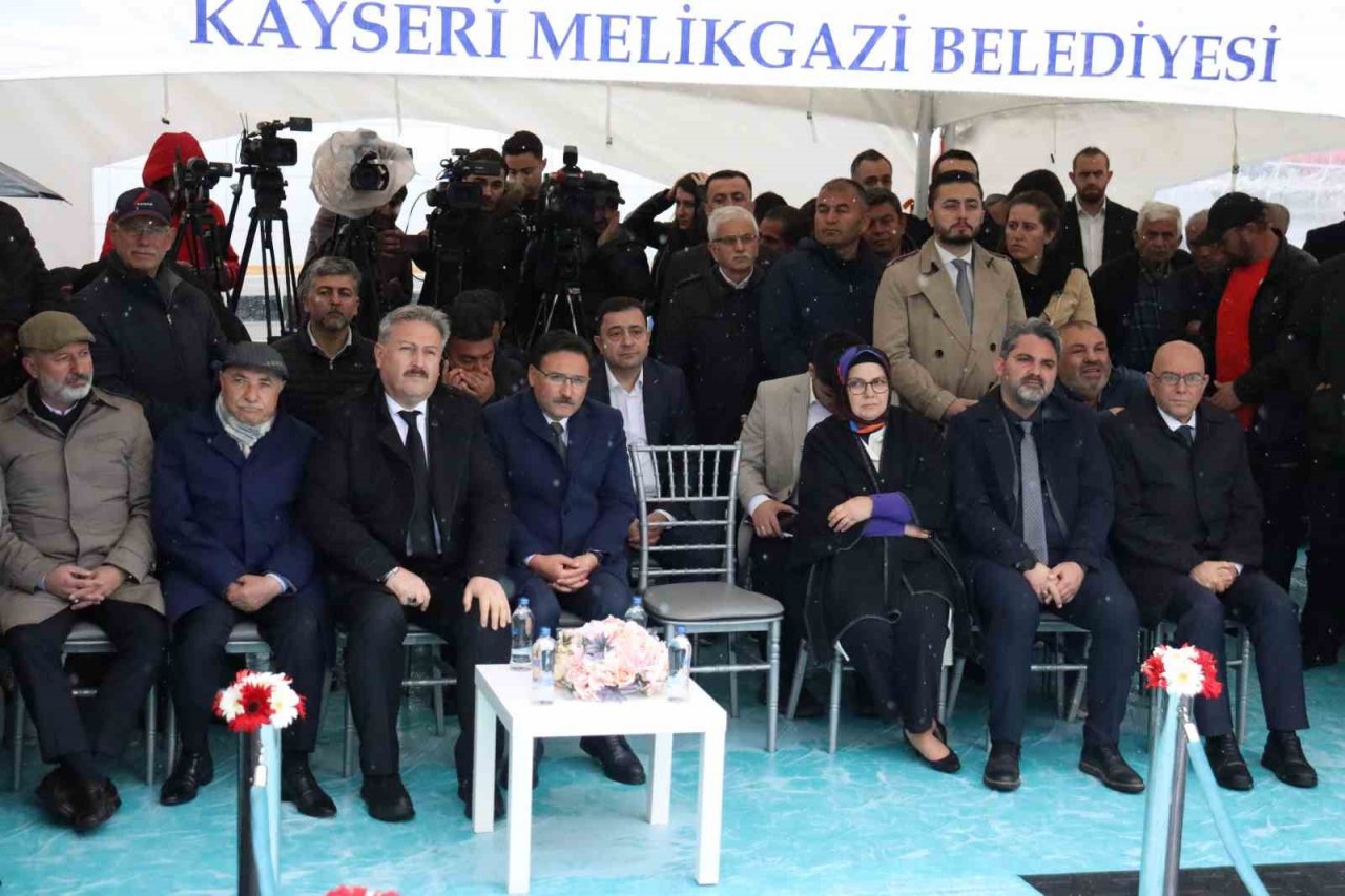 Özhaseki: “Allah kötüleri iş başına getirmesin diye dua ediyorum”