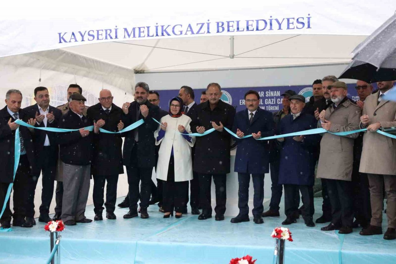 Özhaseki: “Allah kötüleri iş başına getirmesin diye dua ediyorum”